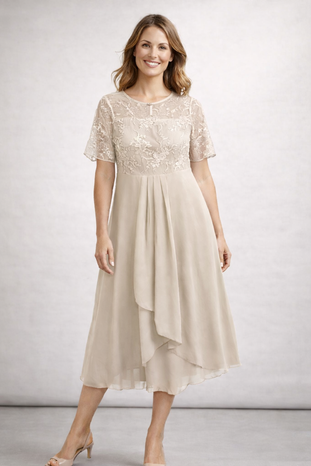 Lisbeth | Dame midikjole med blonder og chiffon kortærmet