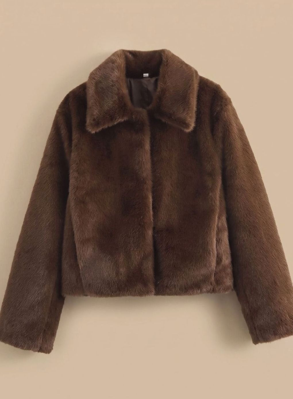 Agnes | Kurze Kunstpelzjacke für Damen mit klassischem Kragen und flauschigem Design