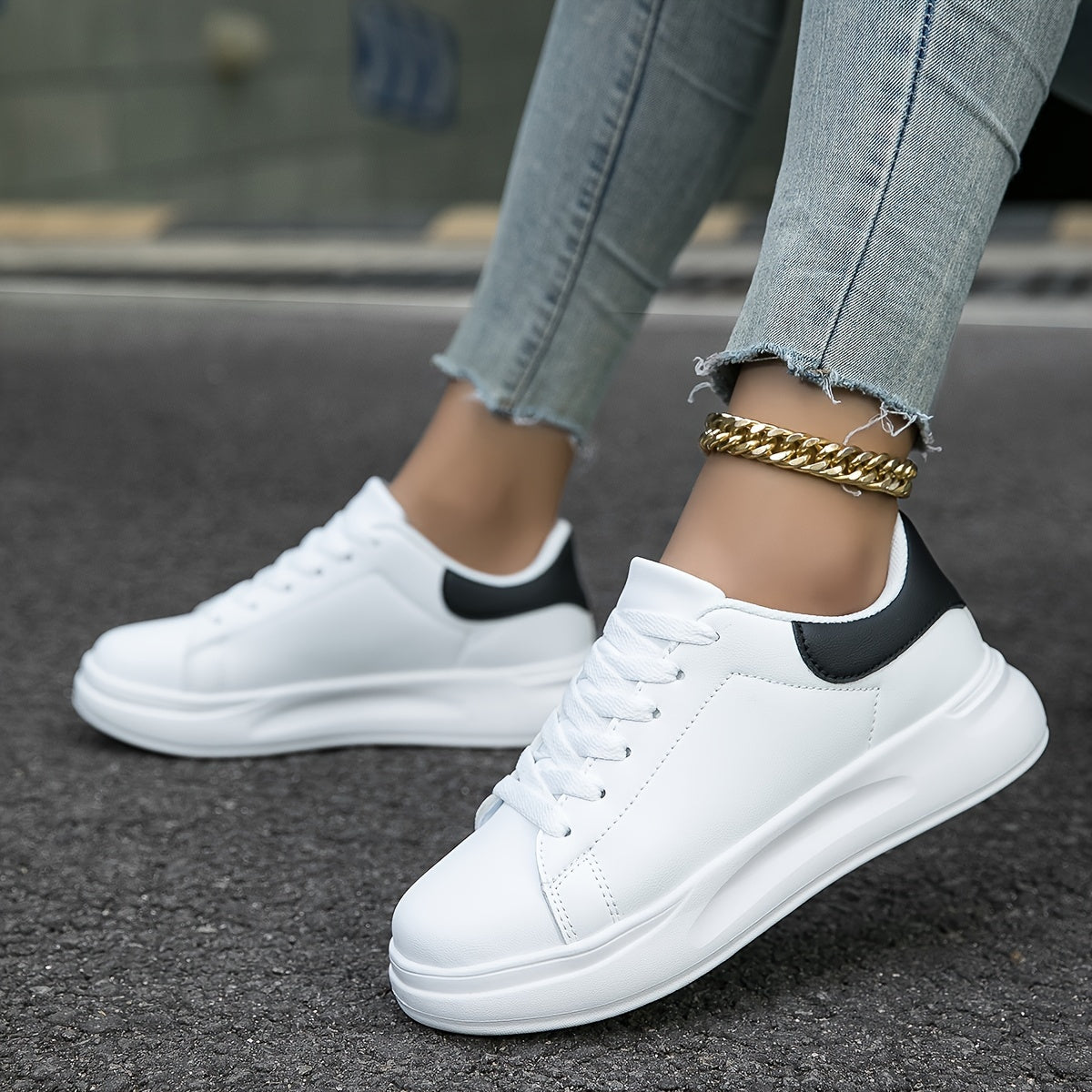 Birgitte | Dame hvide lædersneakers med rent og stilrent design