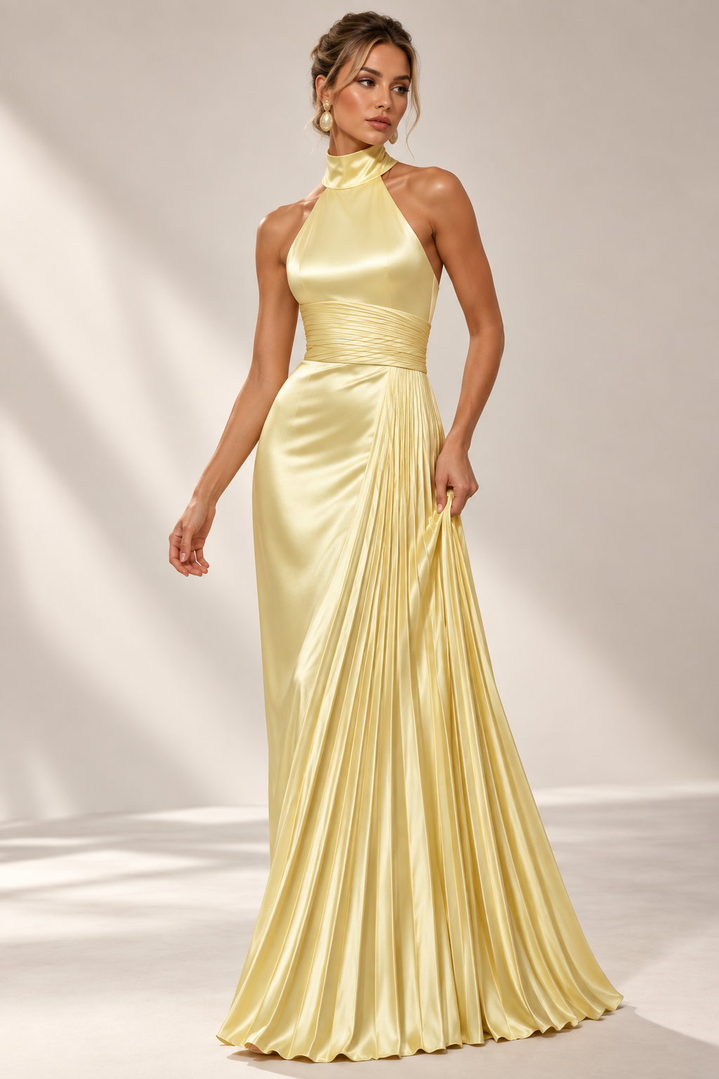 Annelise | Maxikleid mit plissiertem Design und asymmetrischem Schnitt