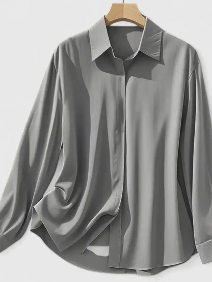 Ditte | Dame satin bluse med knaplukning og langærmet