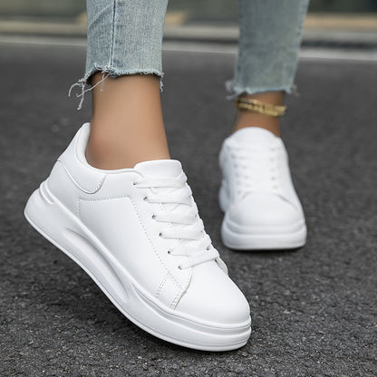 Birgitte | Dame hvide lædersneakers med rent og stilrent design
