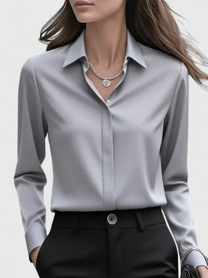 Ditte | Dame satin bluse med knaplukning og langærmet