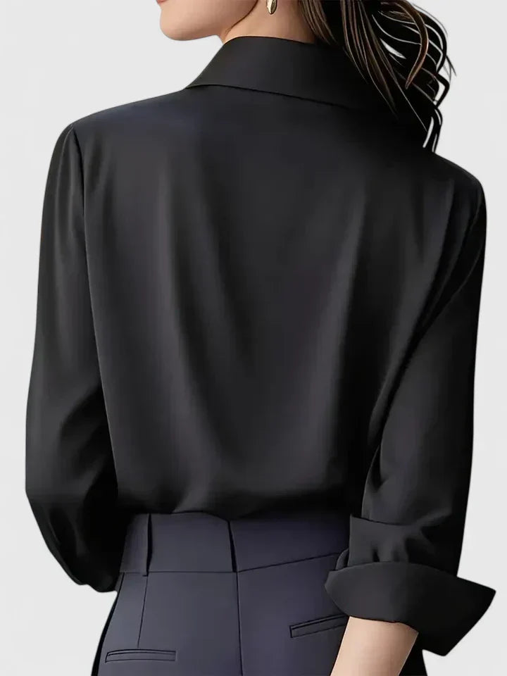 Ditte | Dame satin bluse med knaplukning og langærmet