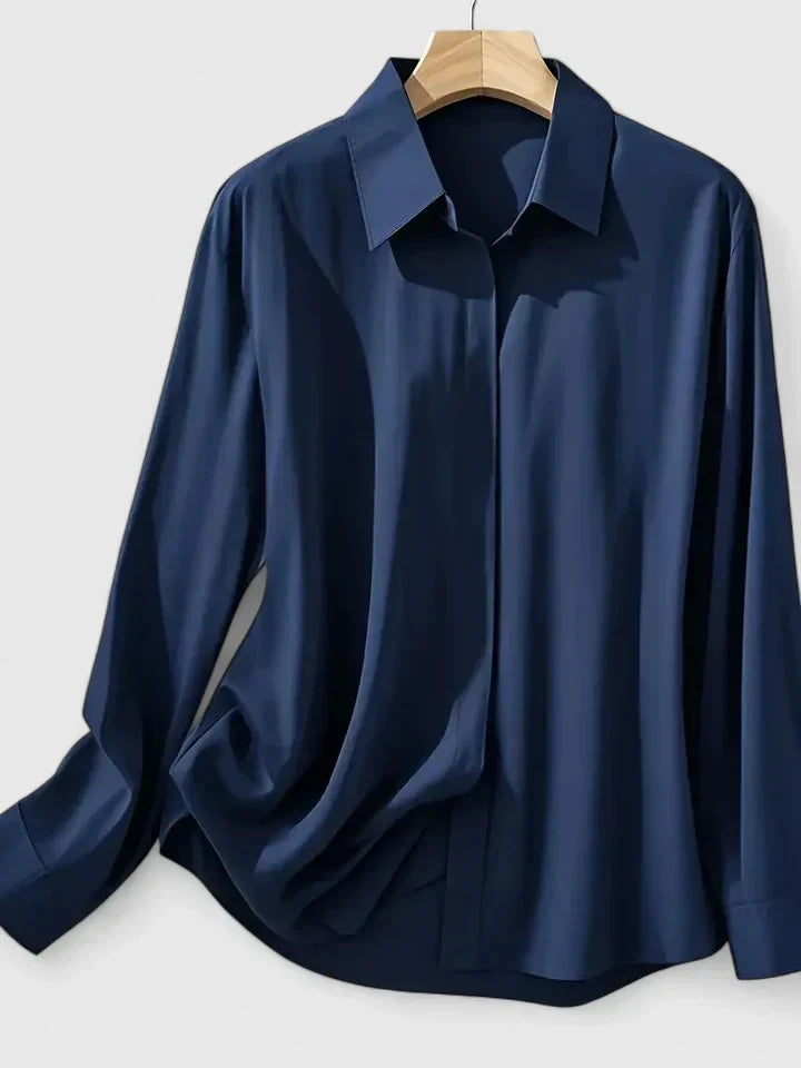 Ditte | Dame satin bluse med knaplukning og langærmet