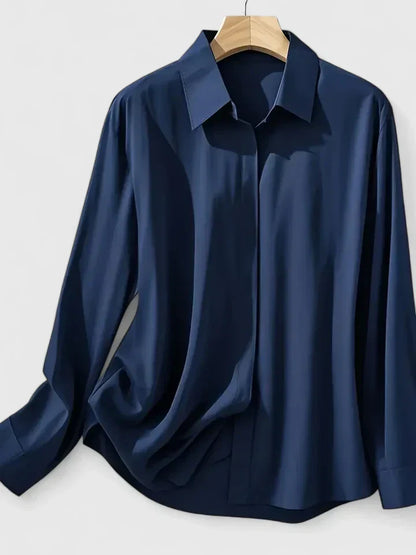 Ditte | Dame satin bluse med knaplukning og langærmet