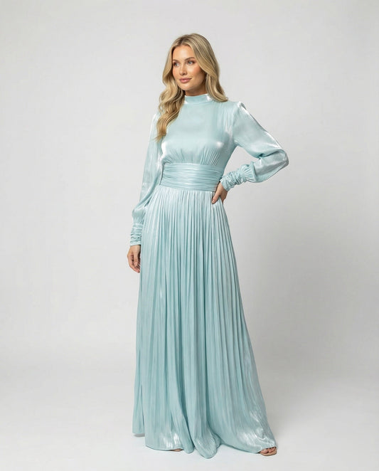 Nadine | Elegant maxikjole med høj hals og plisseret nederdel
