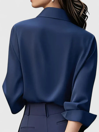 Ditte | Dame satin bluse med knaplukning og langærmet