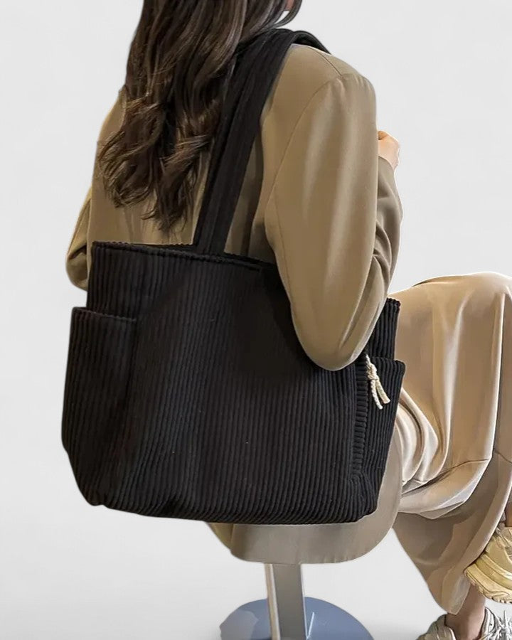 Norva | Skuldertaske til Damer med Funktionelt og Rummeligt Design