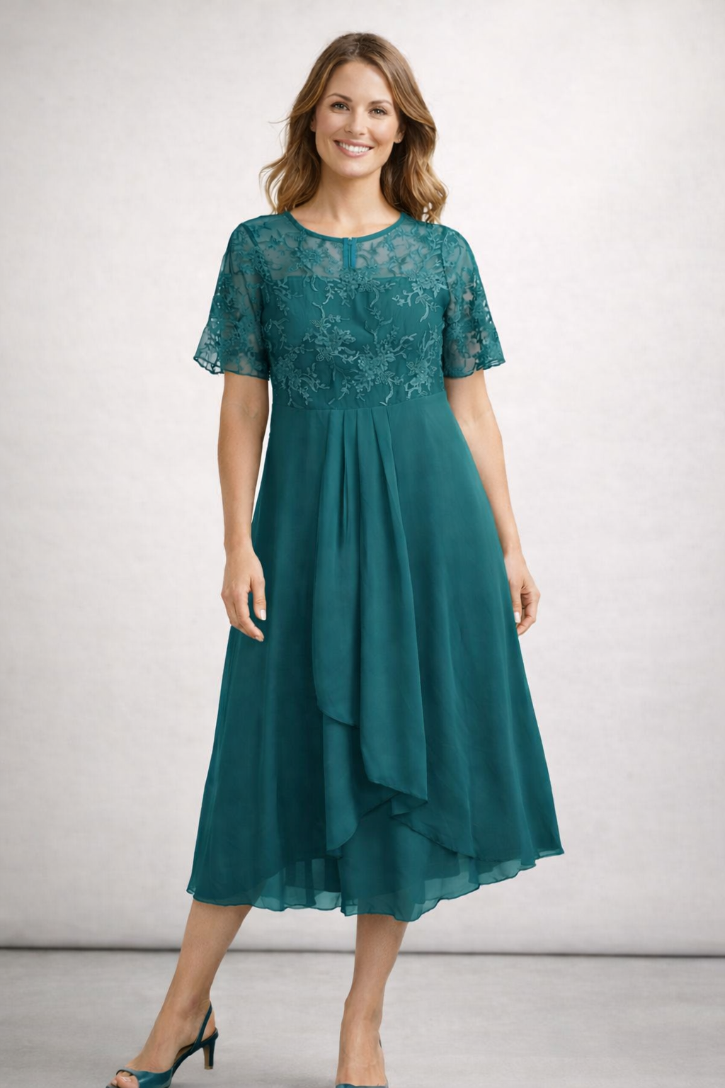 Lisbeth | Dame midikjole med blonder og chiffon kortærmet