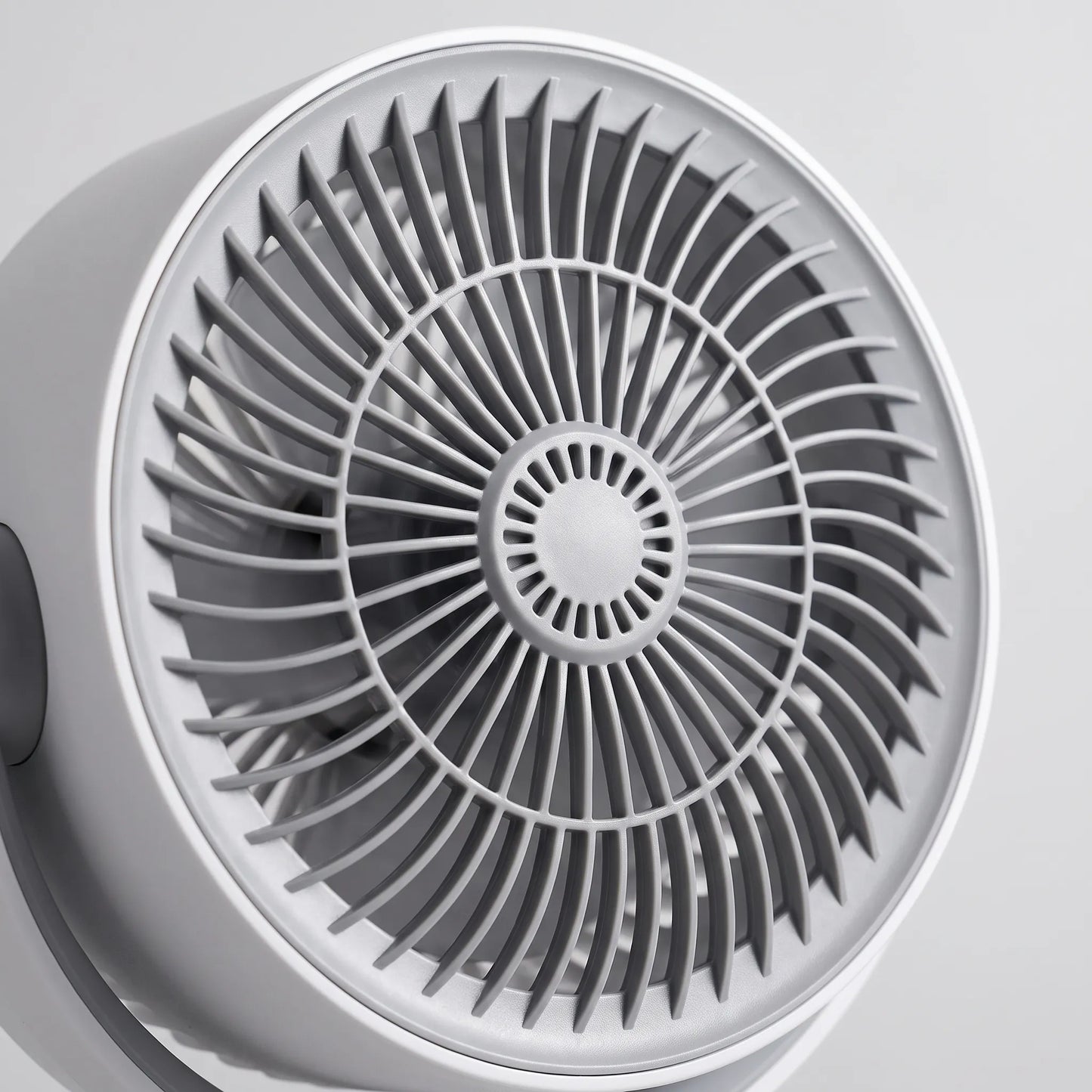 Luma | Standventilator mit höhenverstellbarem und kompaktem Ventilatorkopf