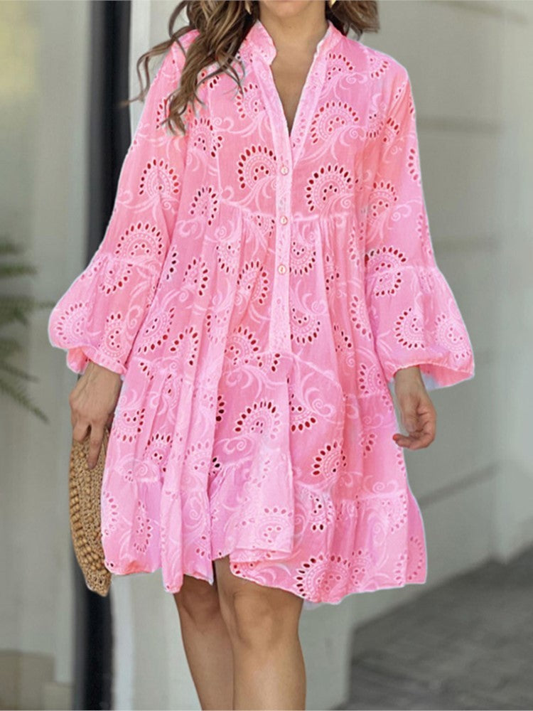 Katrine | Dame minikjole med broderi og flæsedesign