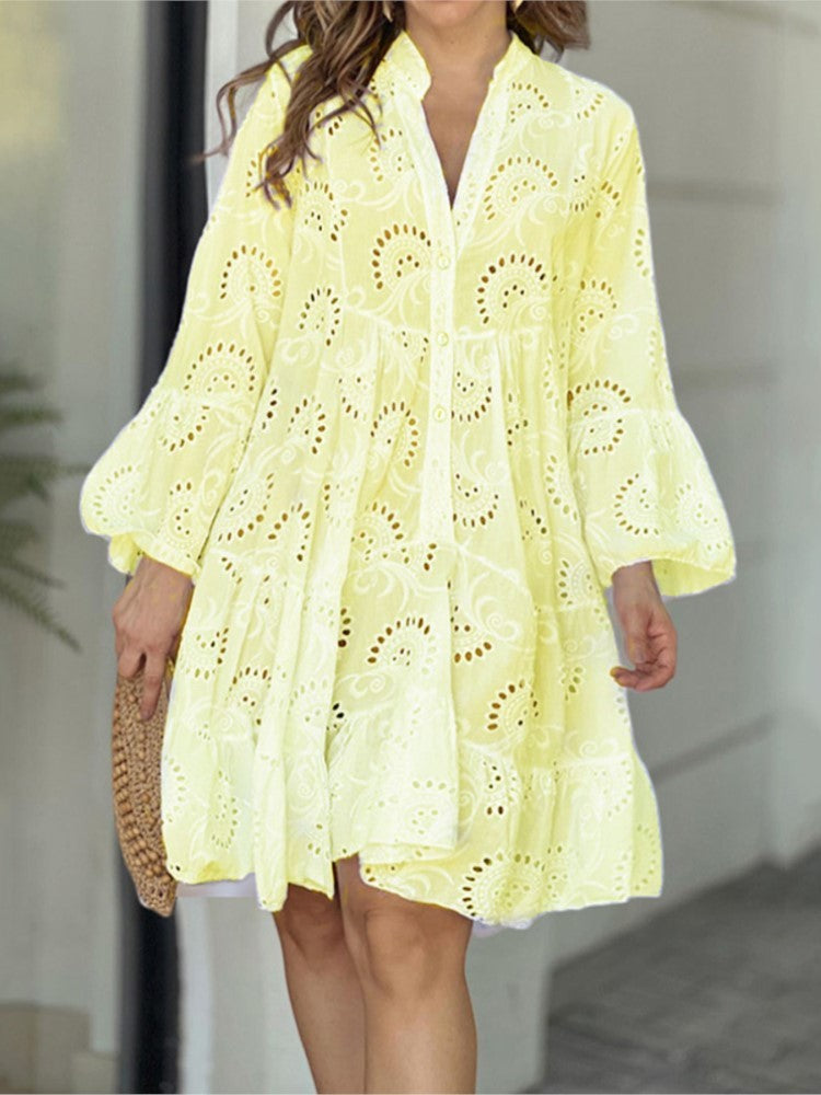 Katrine | Dame minikjole med broderi og flæsedesign