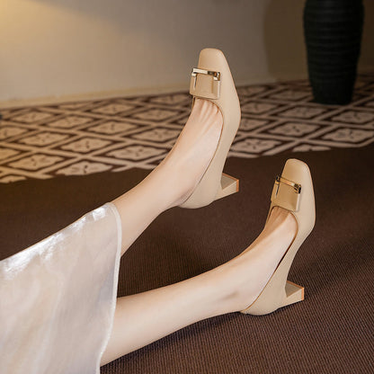 Hannah | Dame pumps med blokhæl og spænde detalje