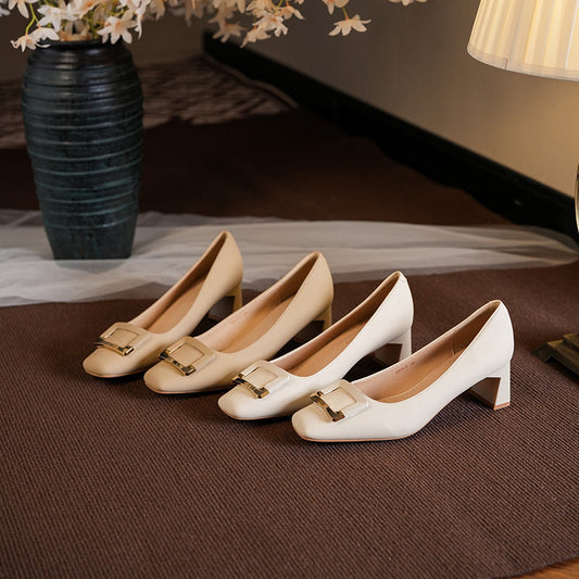 Hannah | Dame pumps med blokhæl og spænde detalje