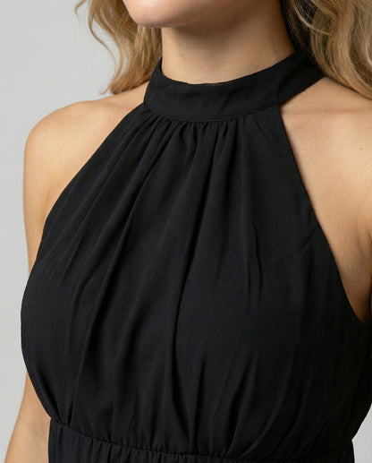 Auri | Midikjole med halterneck og high-low kant | Let og flydende