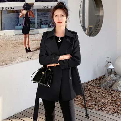 Jette | Dame afslappet trenchcoat med klassisk dobbeltradet design
