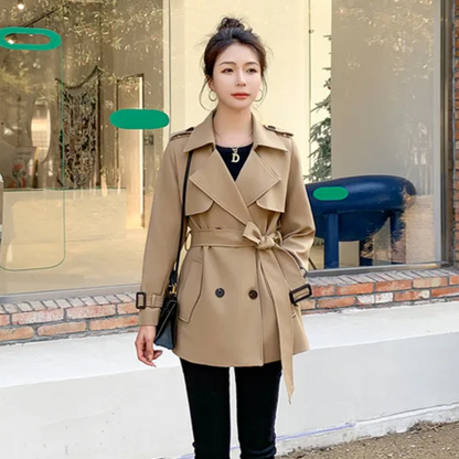 Jette | Dame afslappet trenchcoat med klassisk dobbeltradet design