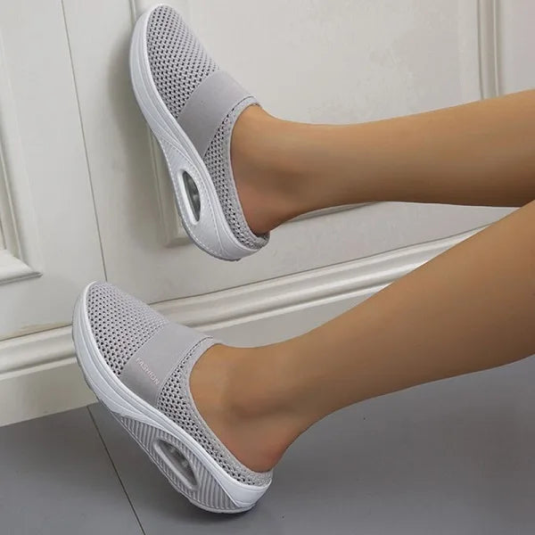 Nellie | Dame slip on sko med mesh og skridsikker sål