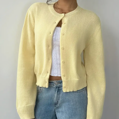 Elvira | Kort strikcardigan med knapper og rund hals