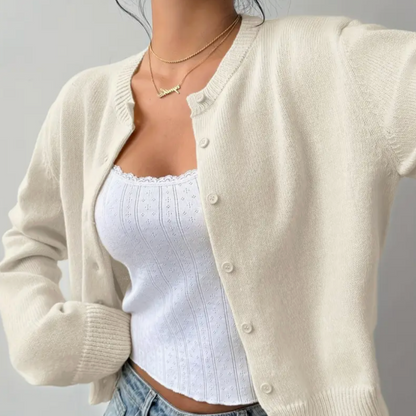 Elvira | Kort strikcardigan med knapper og rund hals