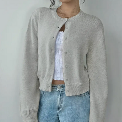 Elvira | Kort strikcardigan med knapper og rund hals