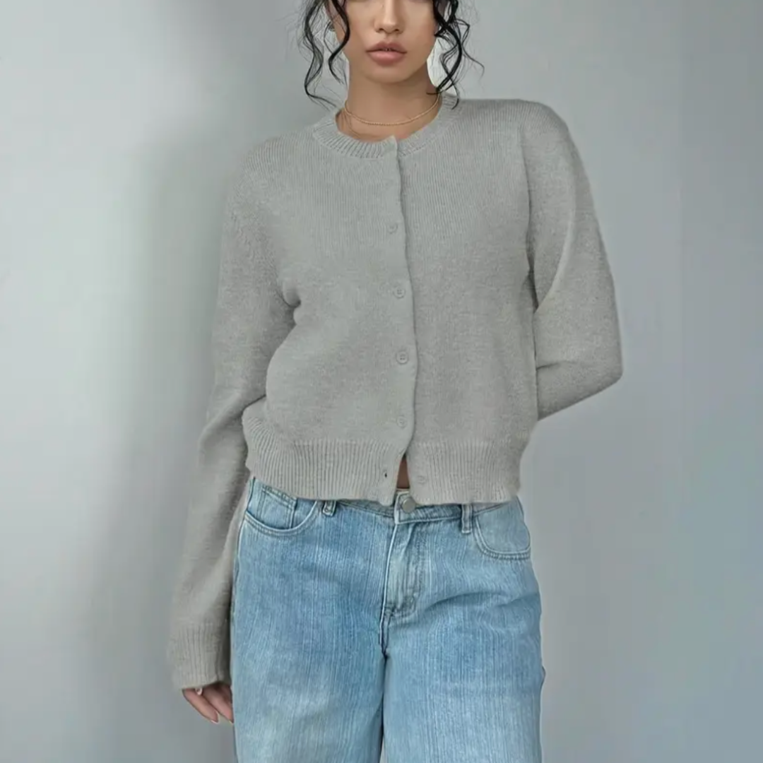 Elvira | Kort strikcardigan med knapper og rund hals