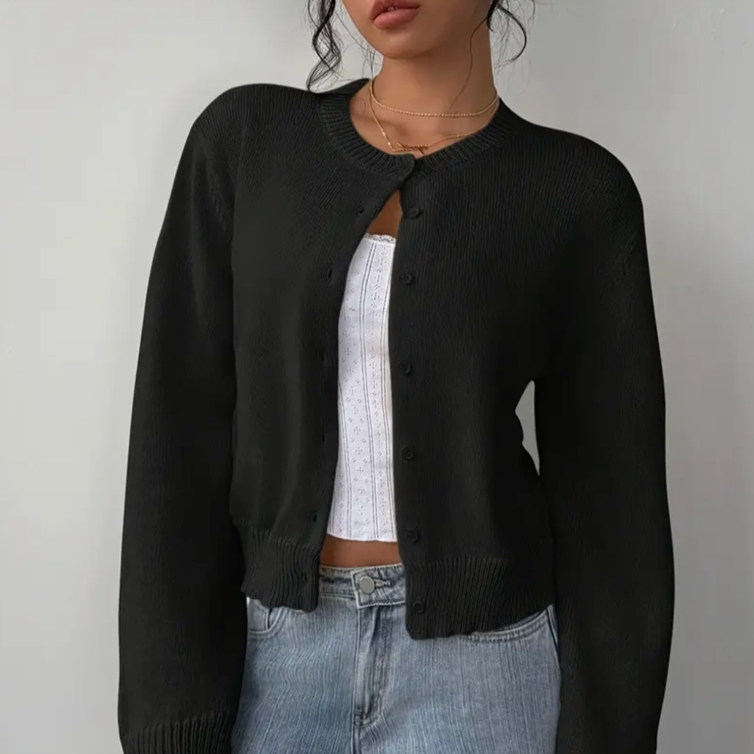 Elvira | Kort strikcardigan med knapper og rund hals