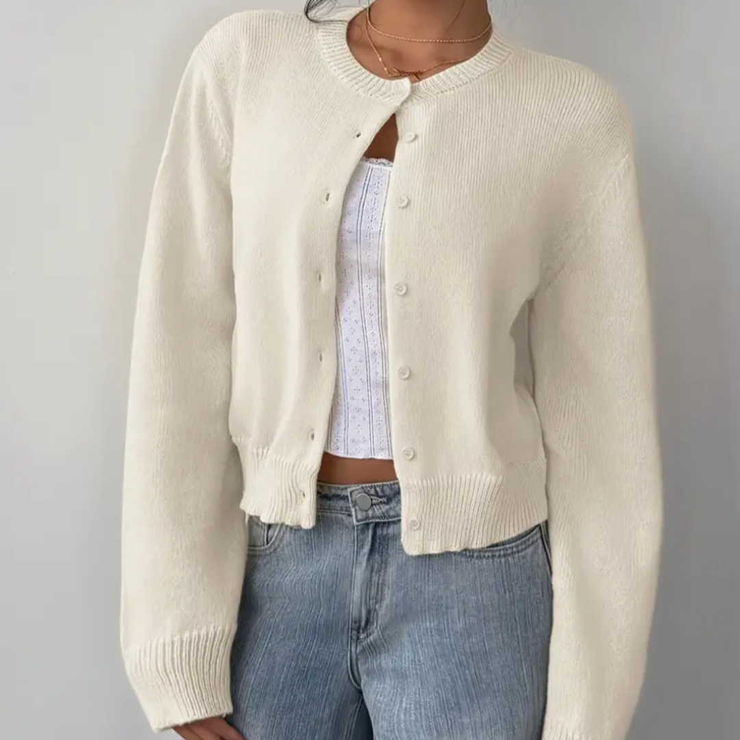 Elvira | Kort strikcardigan med knapper og rund hals