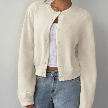 Elvira | Kort strikcardigan med knapper og rund hals