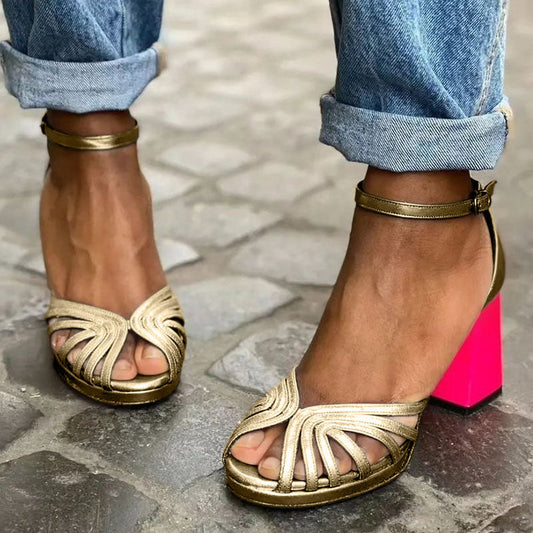 Emma | Dame sandaler med remme og blokhæl i guld
