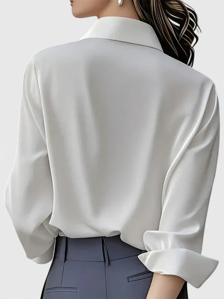 Ditte | Dame satin bluse med knaplukning og langærmet