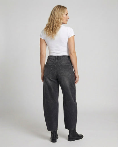 Hedda | Dame jeans med mid rise og barrel pasform samt løs silhuet