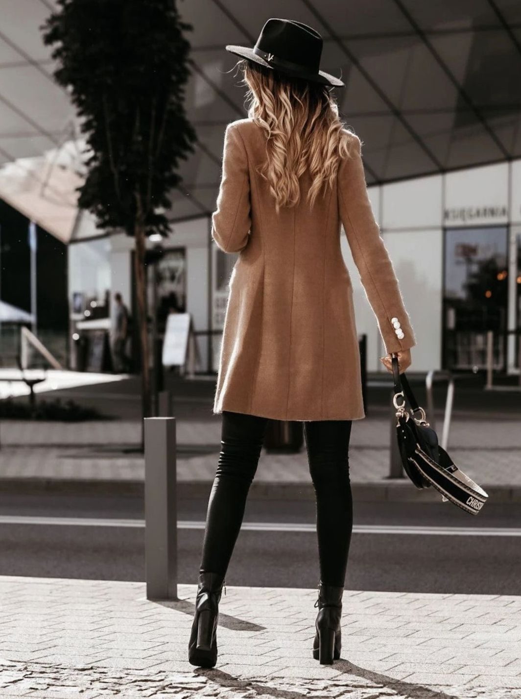 Birgit | Zweireihiger langer Mantel für Damen im Slim-Fit-Design für die Übergangszeit