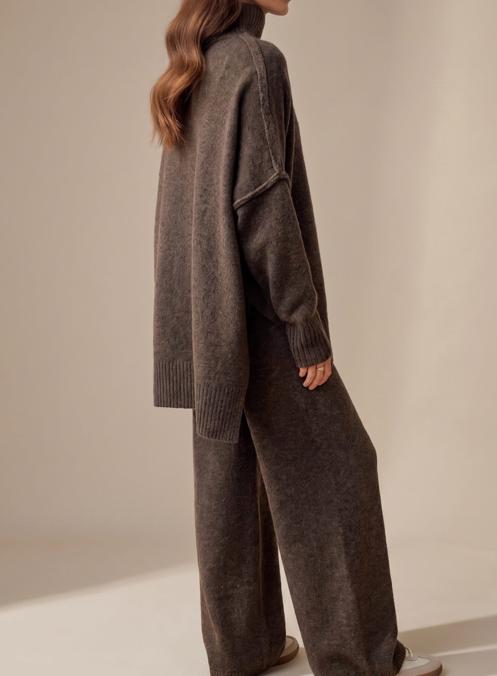 Britta | Dame oversized strikket loungesæt med rullekrave