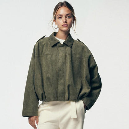 Selma | Kurze Damen-Bomberjacke mit Oversize-Passform und Kunstveloursleder