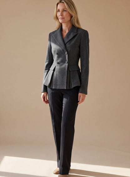 Vibeke | Dame figursyet peplum-blazer med dobbeltradet lukning
