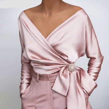 Karma | Dame slå-om bluse med off shoulder og lange ærmer | Elegant