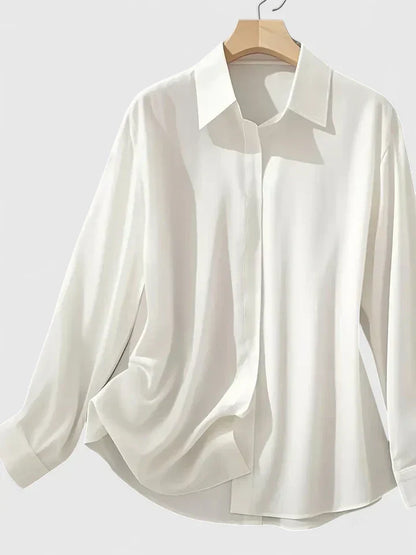 Ditte | Dame satin bluse med knaplukning og langærmet