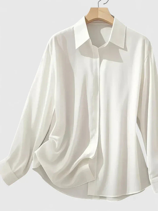 Ditte | Dame satin bluse med knaplukning og langærmet