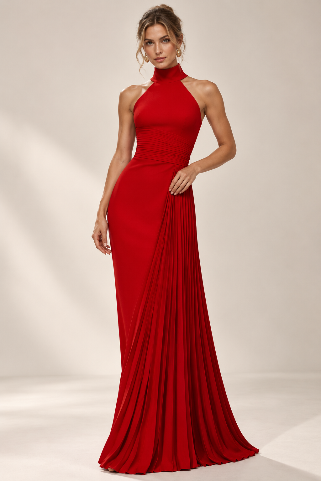 Annelise | Maxikleid mit plissiertem Design und asymmetrischem Schnitt