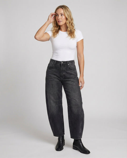 Hedda | Dame jeans med mid rise og barrel pasform samt løs silhuet