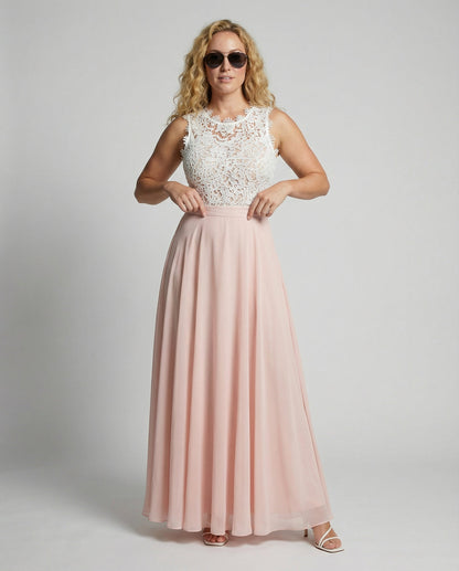 Sanna | Maxikjole med blondedetaljer og figursyet talje | Elegant