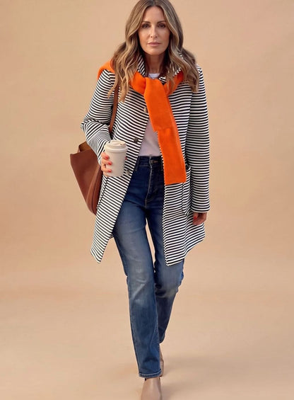 Ella | Gestreifter Trenchcoat für Damen mit langen Ärmeln und Schal