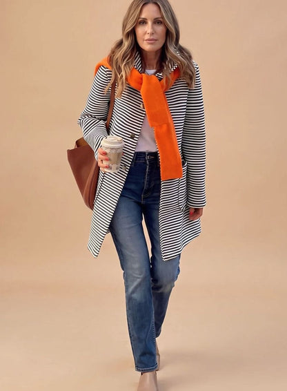 Ella | Gestreifter Trenchcoat für Damen mit langen Ärmeln und Schal