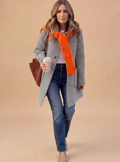 Ella | Gestreifter Trenchcoat für Damen mit langen Ärmeln und Schal