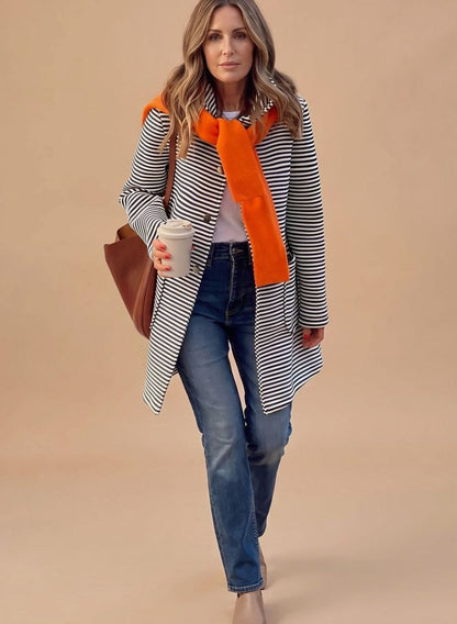 Ella | Gestreifter Trenchcoat für Damen mit langen Ärmeln und Schal