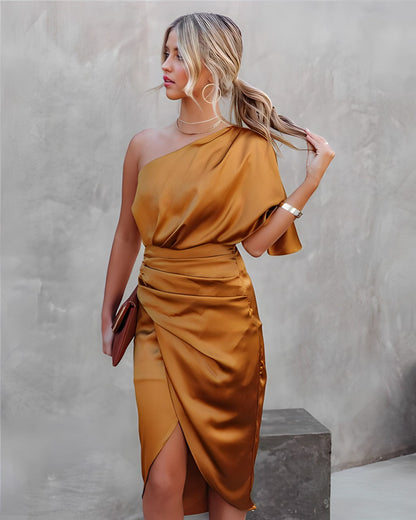 Selina | Asymmetrisk midikjole til damer med én ærme | Elegant sideslids