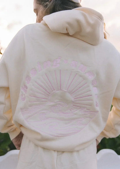 Caroline | Hoodie med rygprint og let afslappet pasform