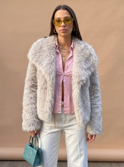 Clara | Kurzer, flauschiger Kunstpelzmantel für Damen mit weichem Design für den Herbst
